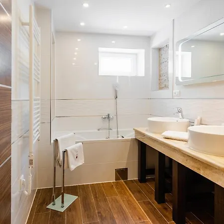 Visnja Prestige Brela